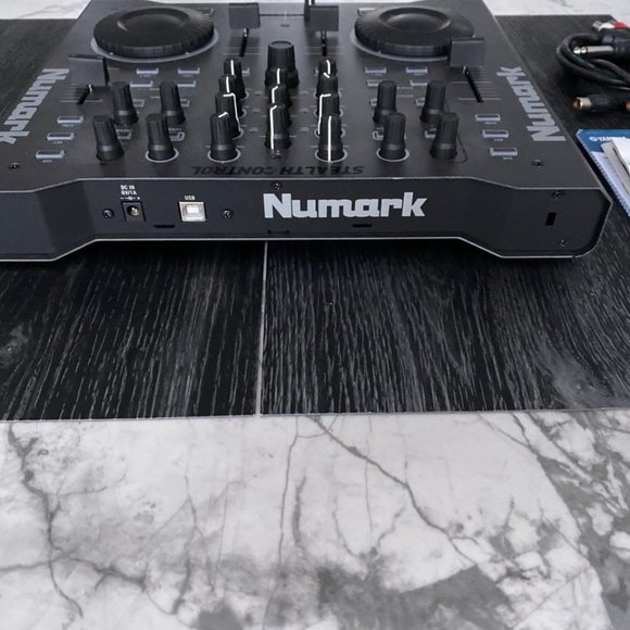 Numark Stealth Control DJ Controller Traktor USB Software Included - Picture 2 of 4